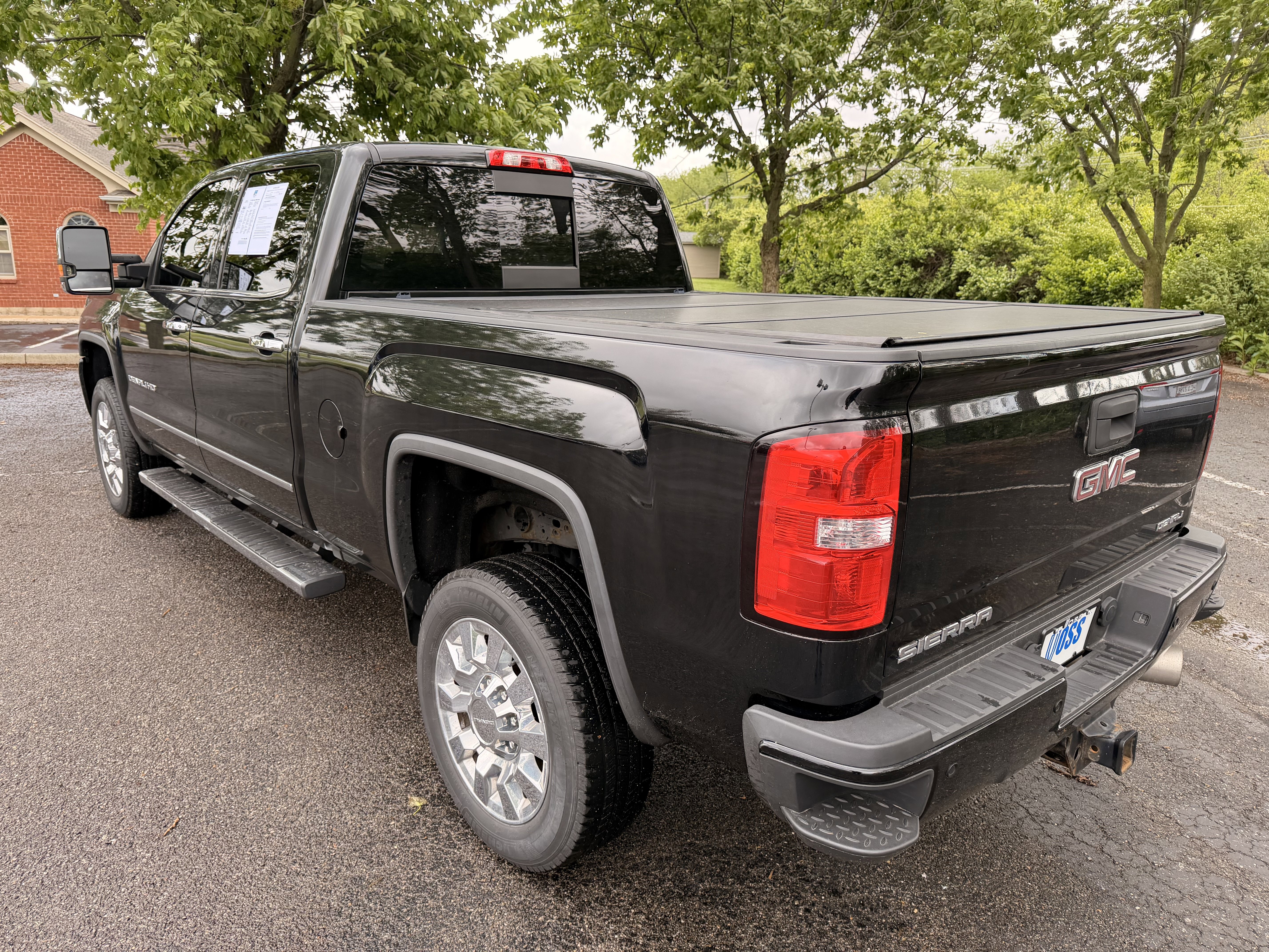 Used 2017 GMC Sierra 2500 Denali w/ Duramax Plus Package AWD/4WD image 5