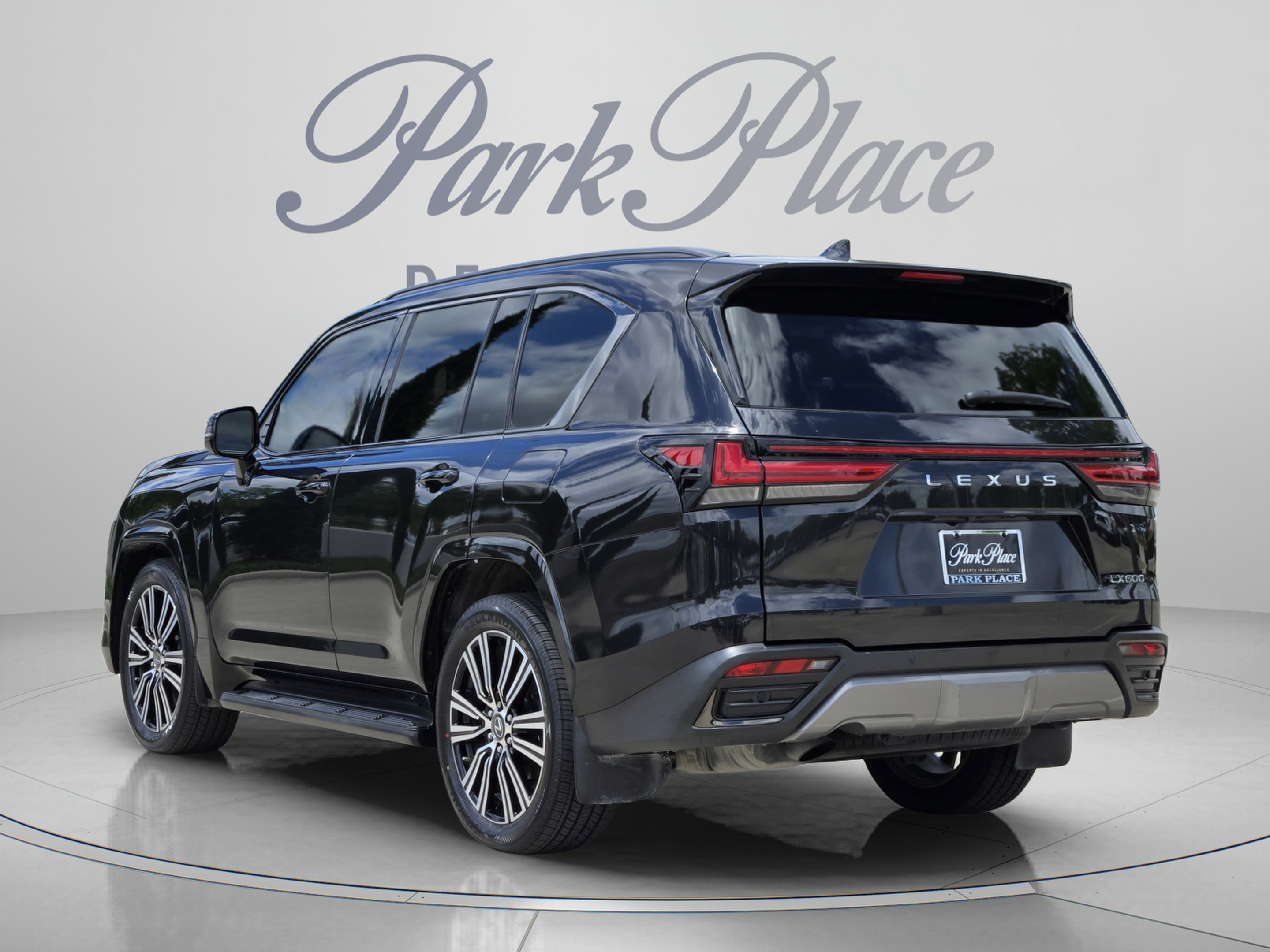Used 2023 Lexus LX 600 4WD w/ Appearance Package image 3
