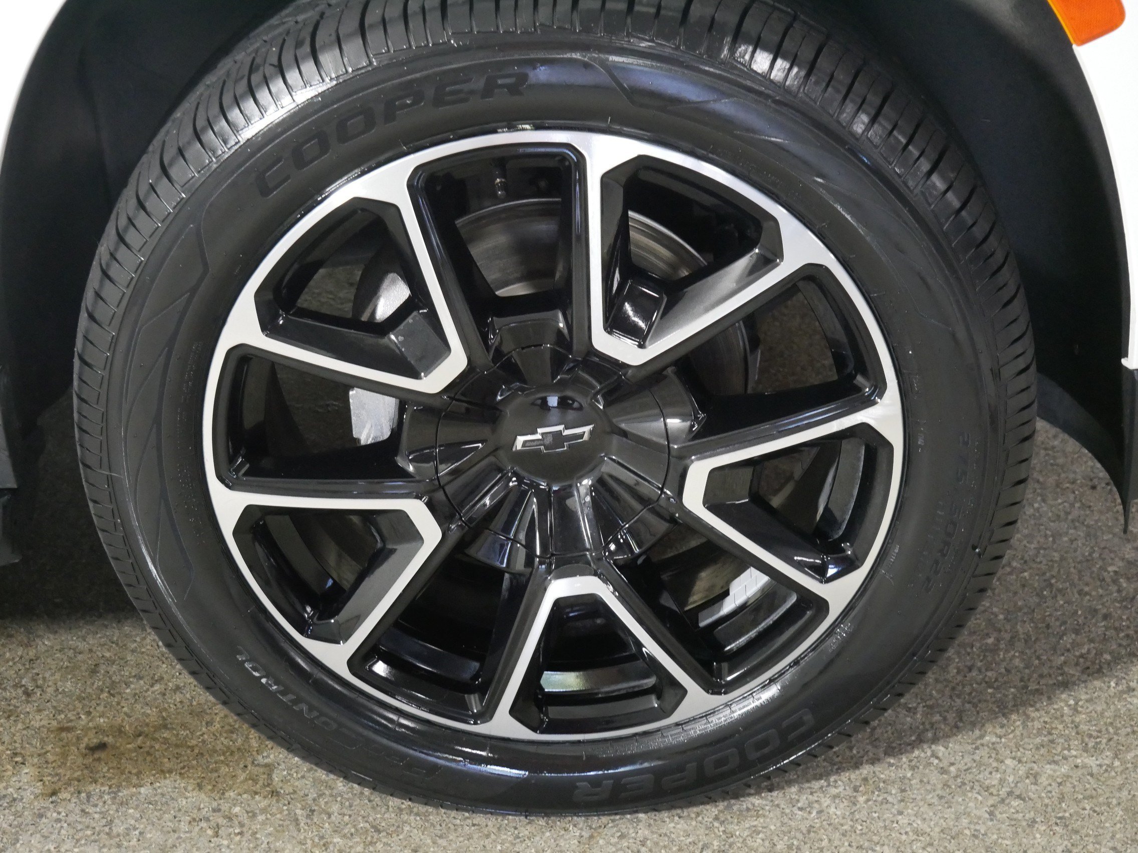 Used 2024 Chevrolet Suburban RST w/ Luxury Package AWD/4WD image 15