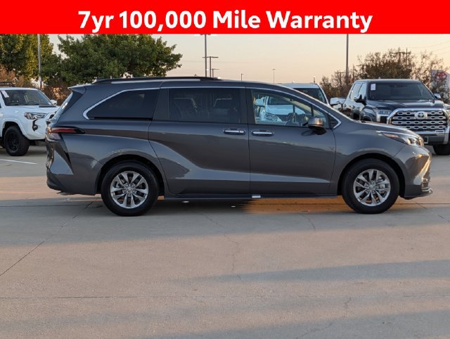 Certified 2025 Toyota Sienna XLE FWD image 4