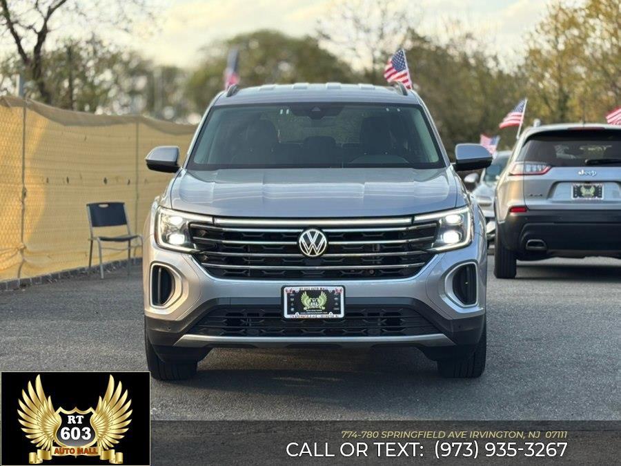 Used 2025 Volkswagen Atlas SE FWD image 2