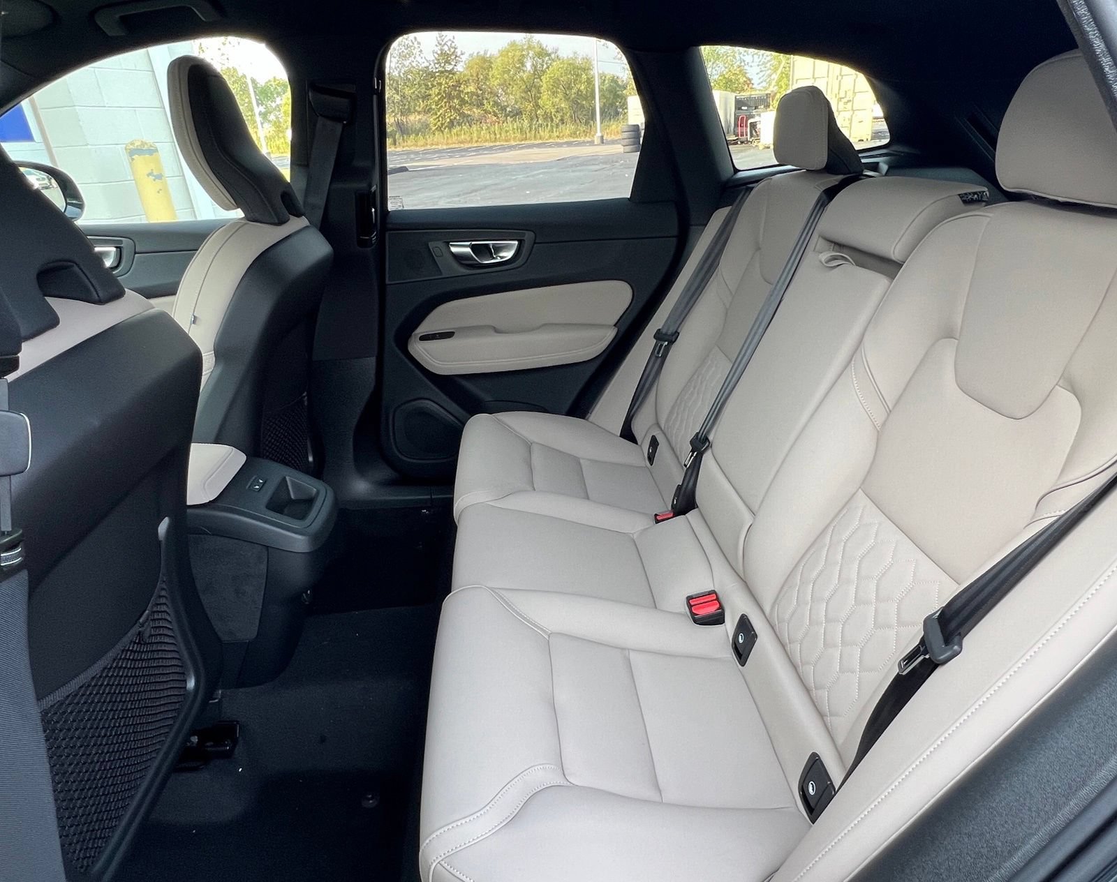 New 2026 Volvo XC60 B5 Plus w/ Climate Package AWD/4WD image 15