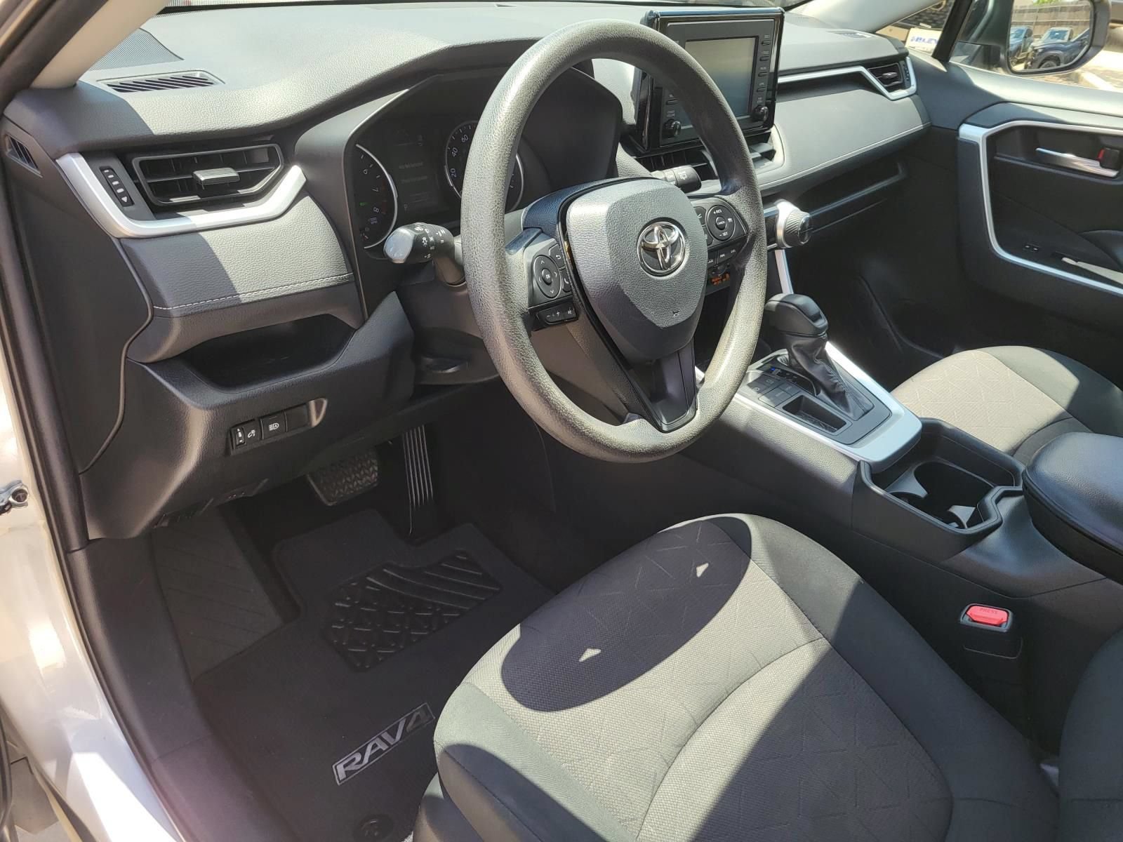 Used 2019 Toyota RAV4 XLE FWD image 19