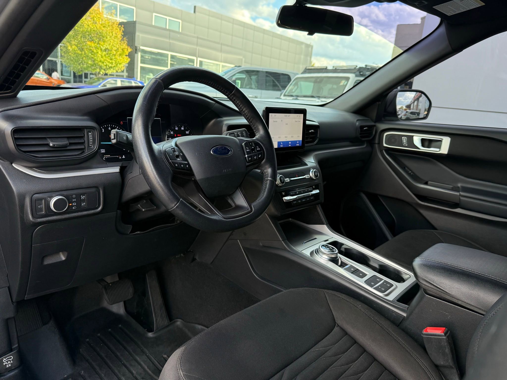 Used 2020 Ford Explorer XLT image 32