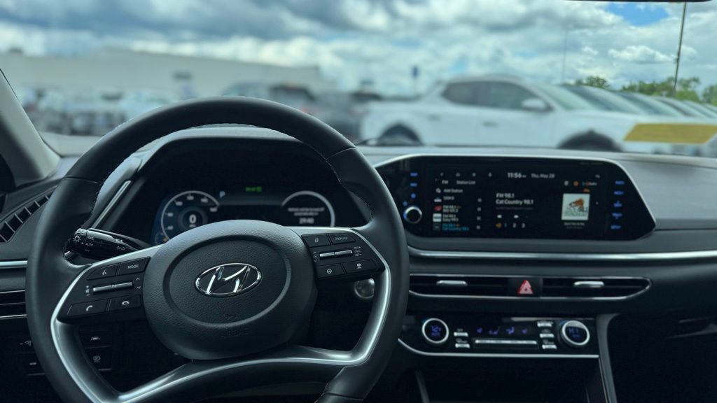 Certified 2023 Hyundai Sonata SEL w/ Convenience Package FWD image 16