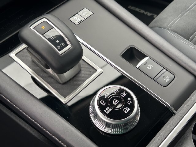Used 2025 Mitsubishi Outlander SE AWD/4WD image 19