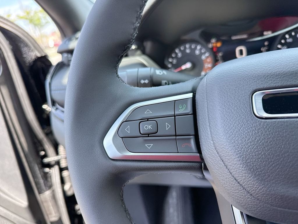 New 2026 Jeep Compass Latitude image 13