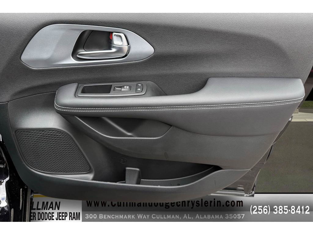 New 2026 Chrysler Pacifica Limited image 22