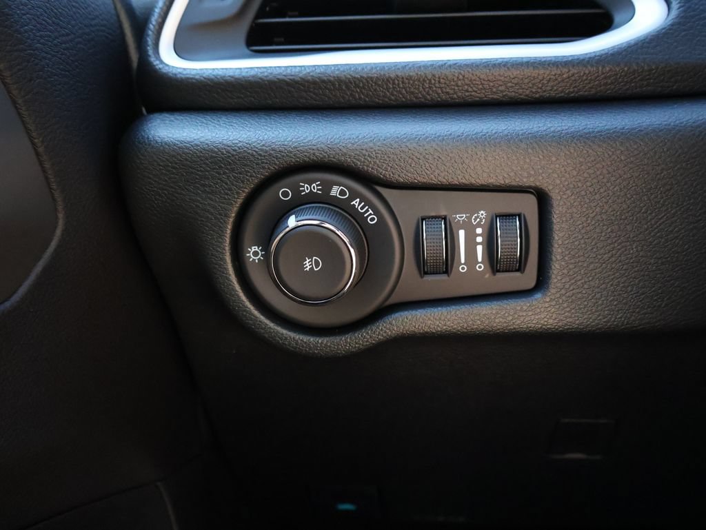New 2026 Chrysler Pacifica Select FWD image 30