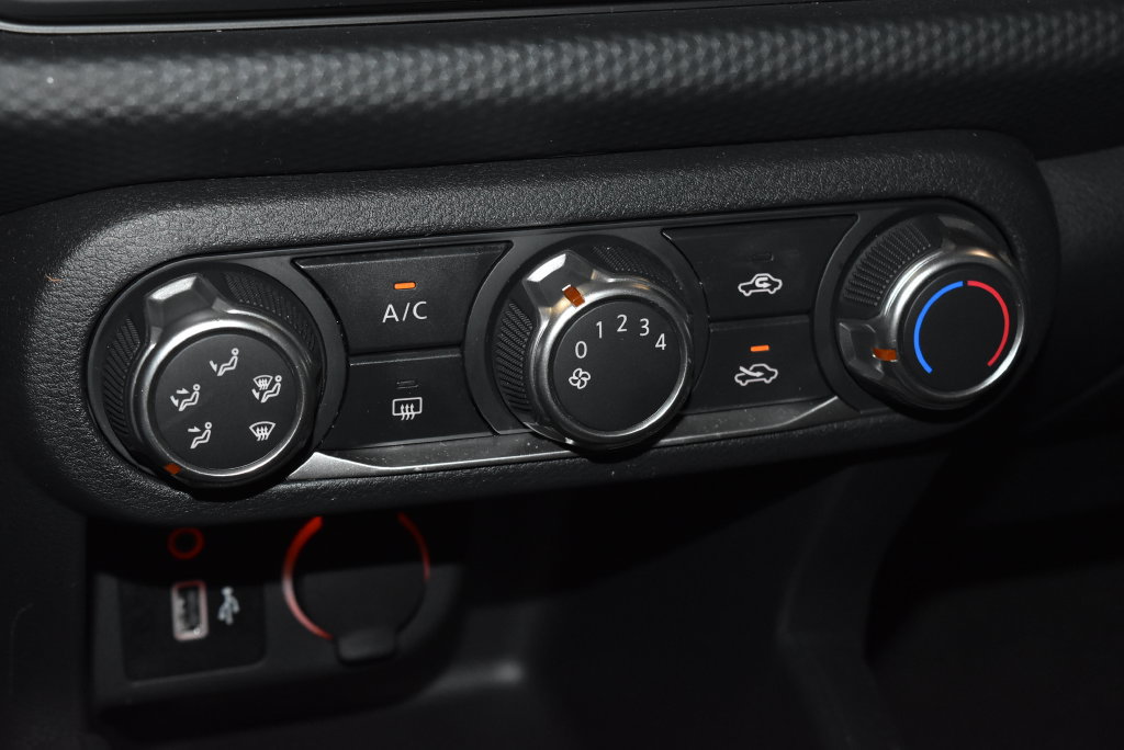 Certified 2025 Nissan Kicks Play S FWD image 11