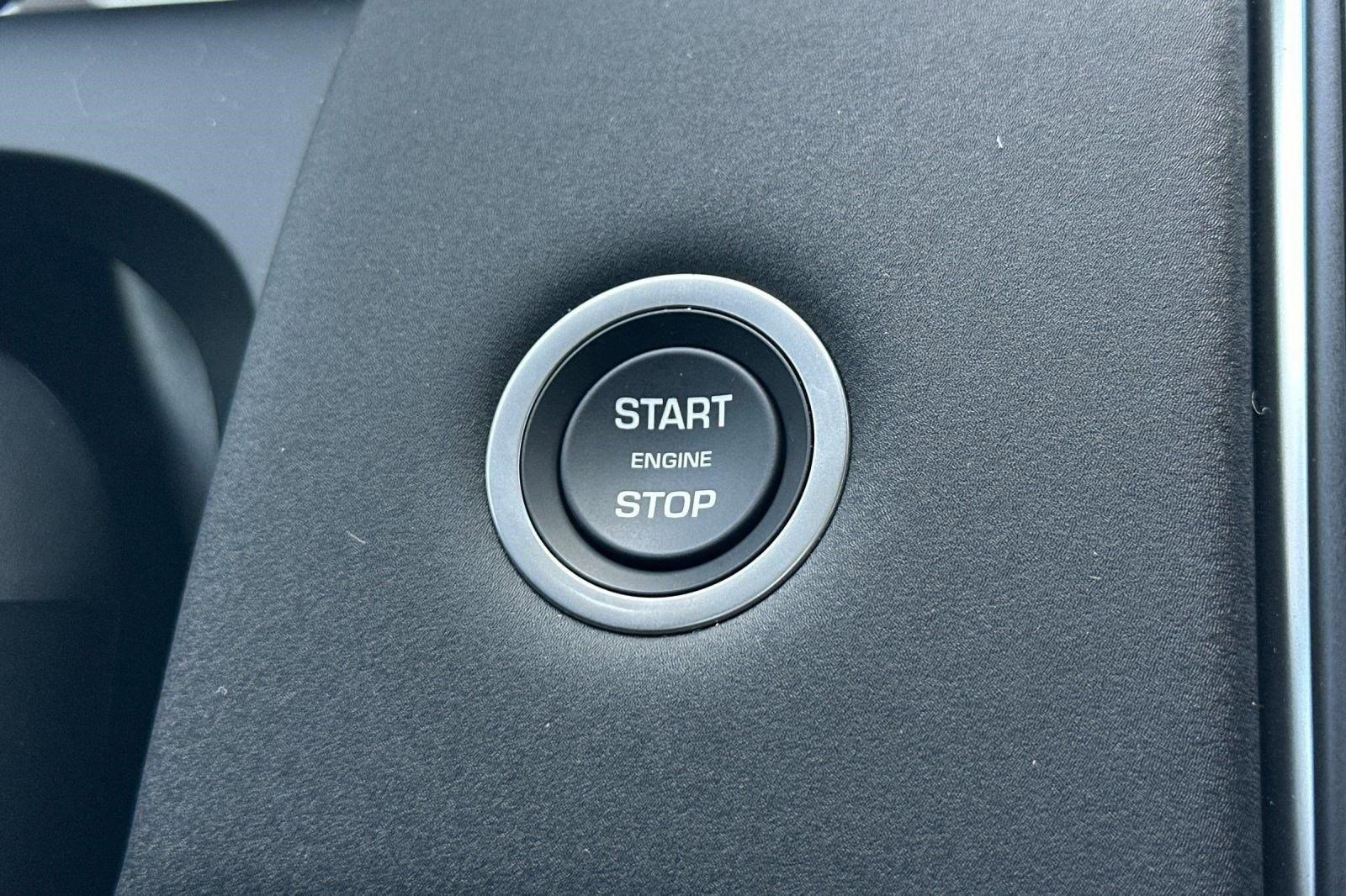 New 2025 Land Rover Discovery Sport S image 28