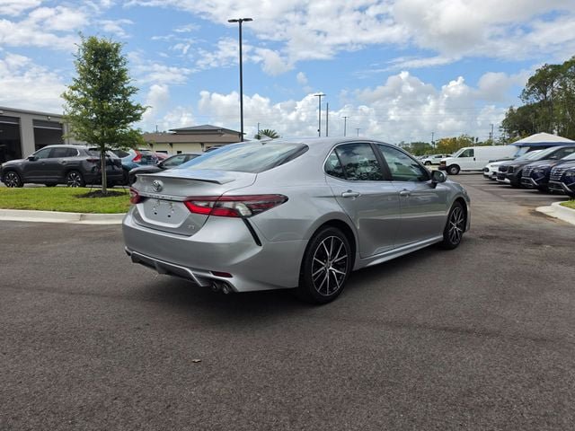 Used 2024 Toyota Camry SE FWD image 11
