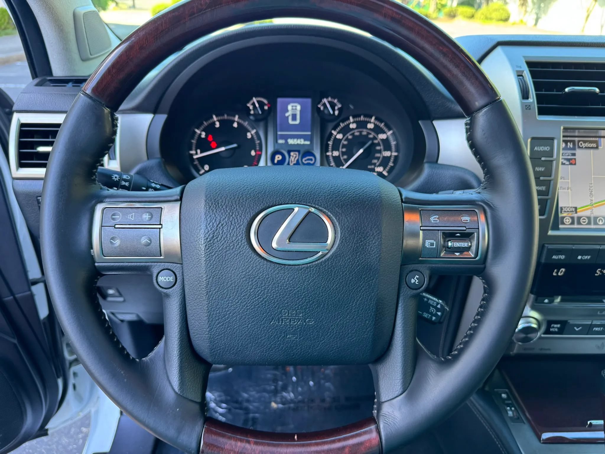 Used 2016 Lexus GX 460 w/ Premium Package AWD/4WD image 29