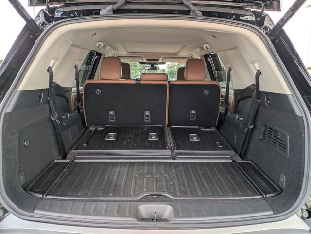 Used 2024 Nissan Pathfinder Platinum w/ Cargo Package image 31