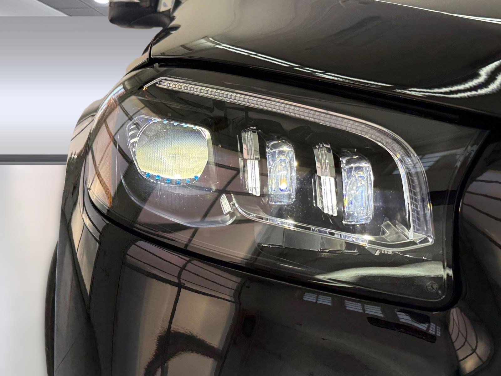 New 2026 Mercedes-Benz GLS 63 AMG 4MATIC image 9