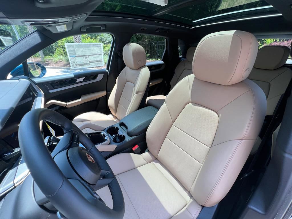 New 2025 Porsche Cayenne image 5