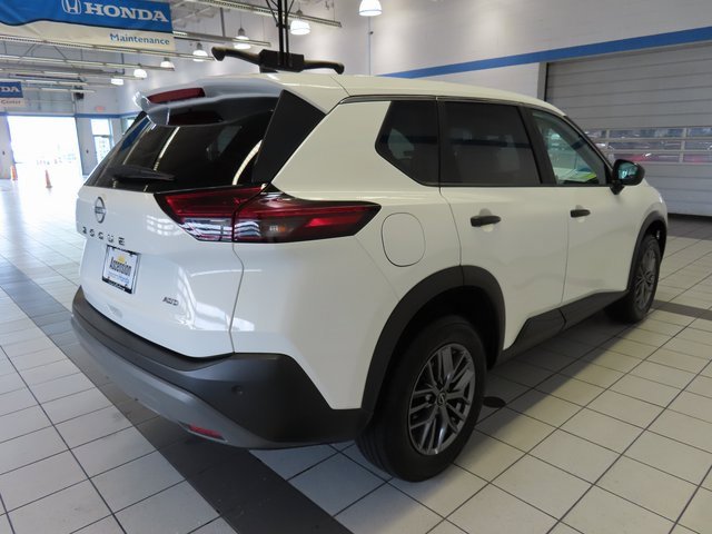 Used 2023 Nissan Rogue S image 12