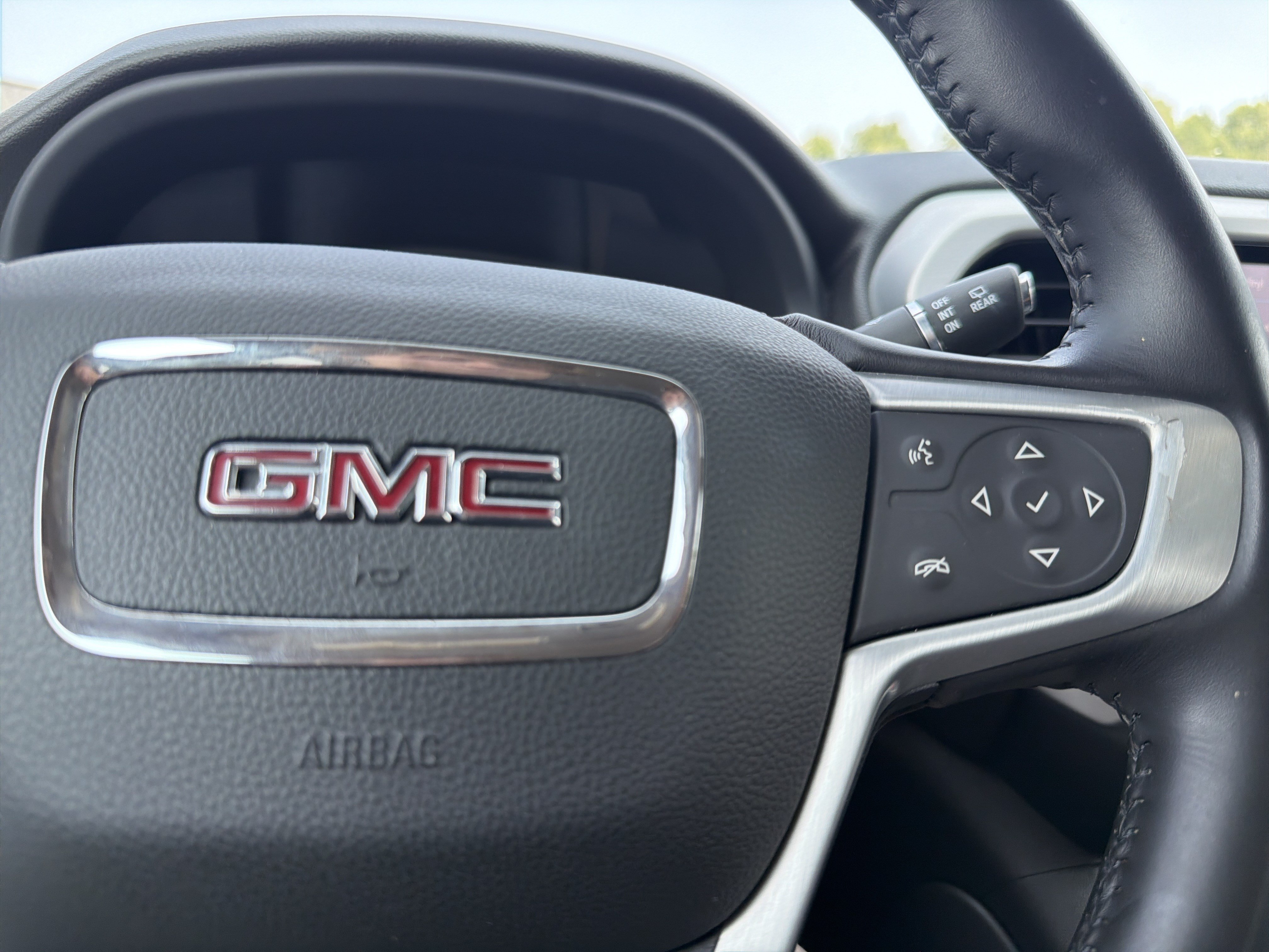 Certified 2020 GMC Acadia SLT w/ LPO, Floor Liner Package FWD image 29
