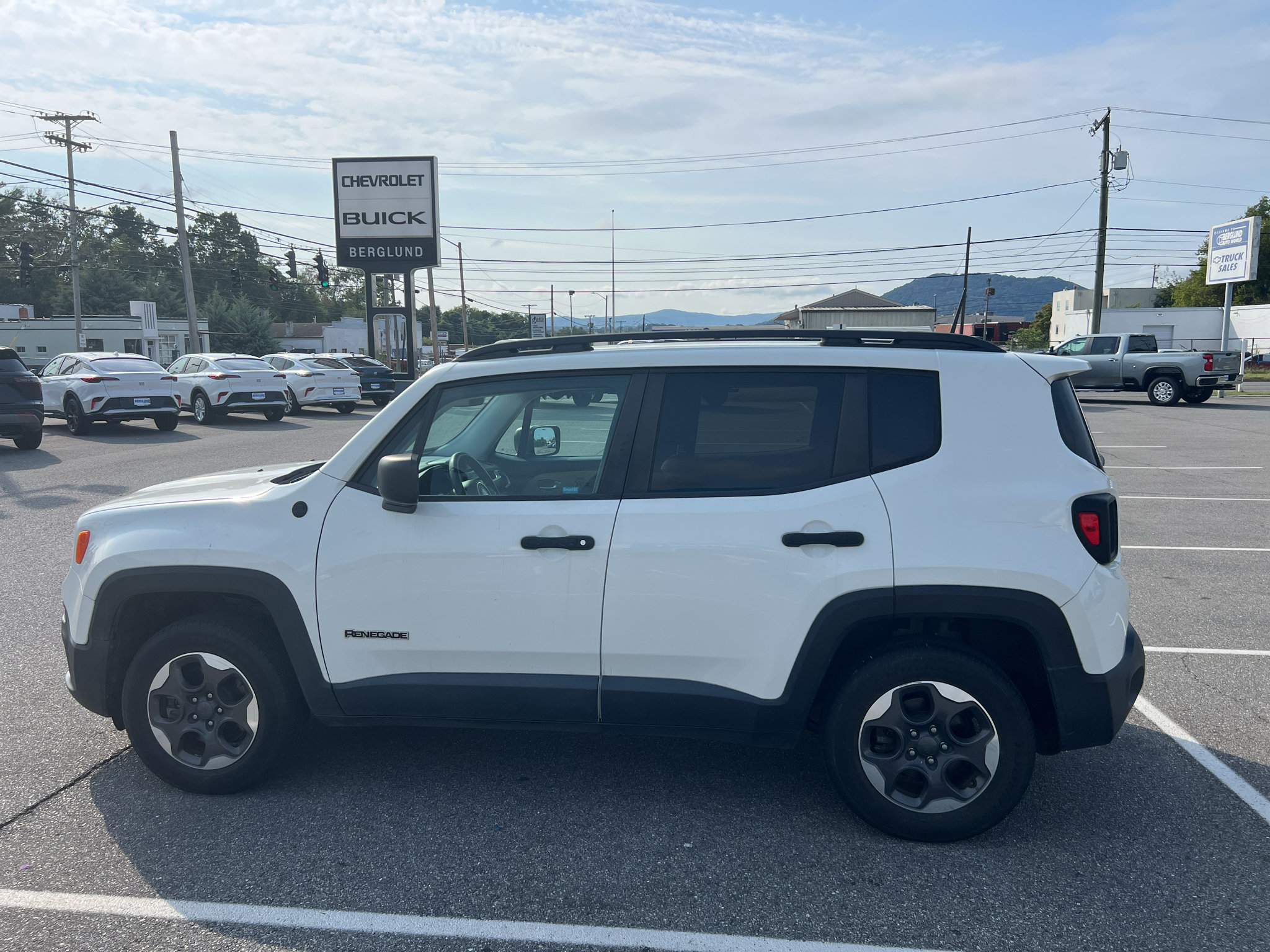 Used 2017 Jeep Renegade Sport w/ Power & Air Group AWD/4WD image 10