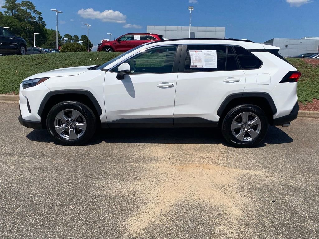 Used 2022 Toyota RAV4 XLE FWD image 4