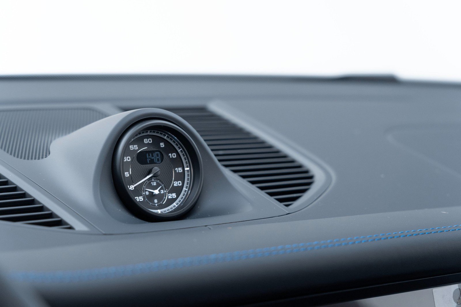 New 2025 Porsche Macan image 24