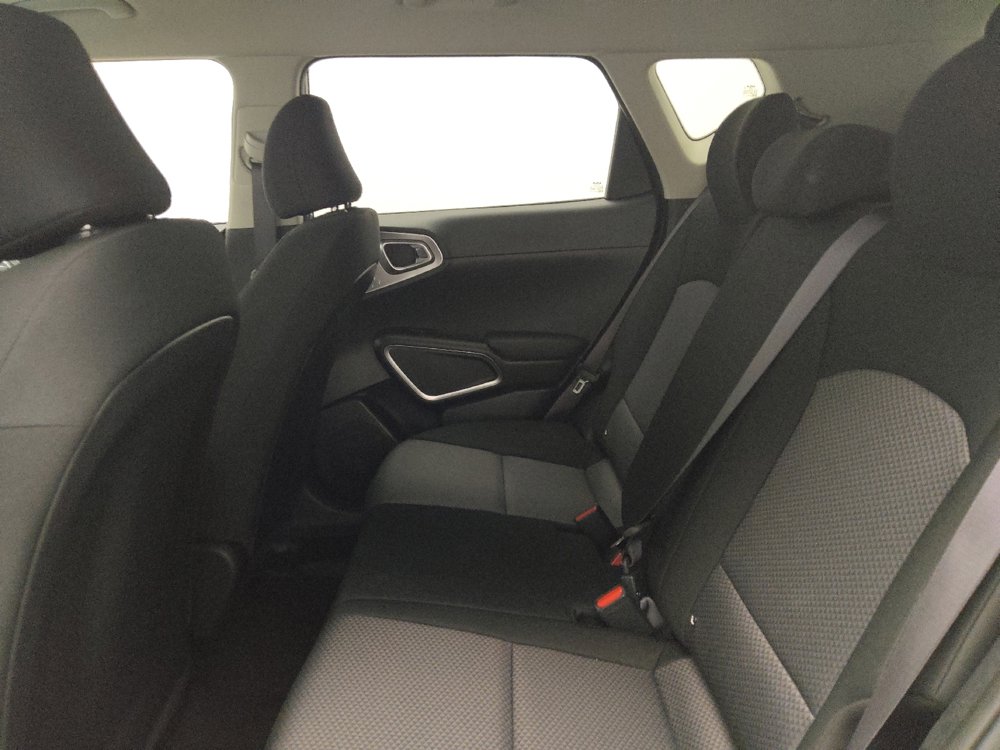 Used 2025 Kia Soul LX w/ LX Technology Package image 18