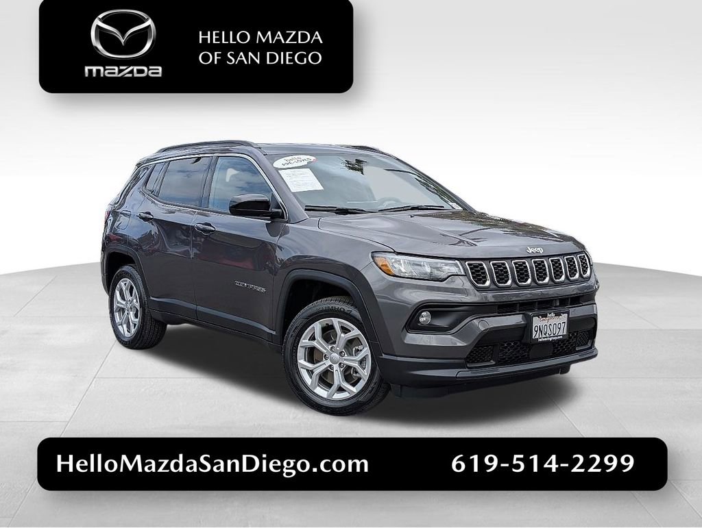 Used 2024 Jeep Compass Latitude AWD/4WD image 1