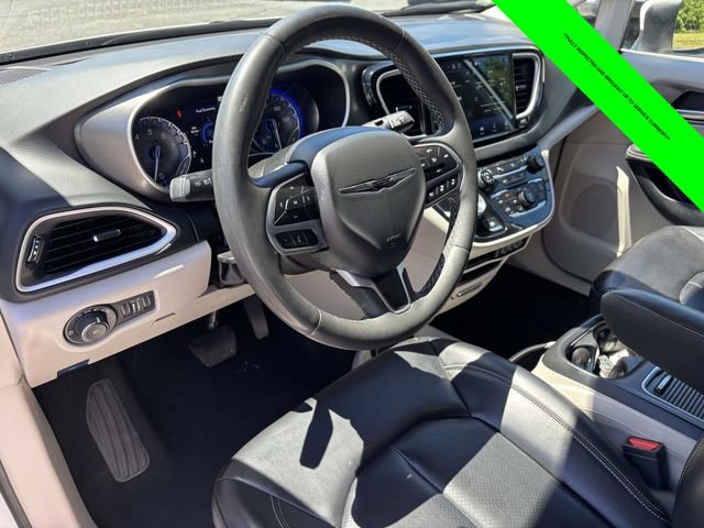 Used 2023 Chrysler Pacifica Touring-L FWD image 8