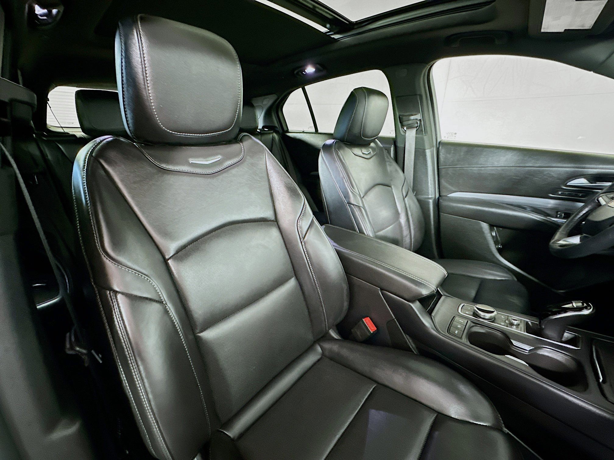 Used 2024 Cadillac XT4 Premium Luxury image 27