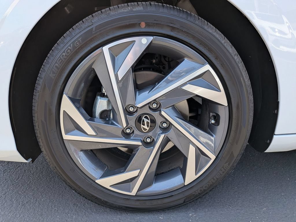 Certified 2026 Hyundai Elantra Limited FWD image 11