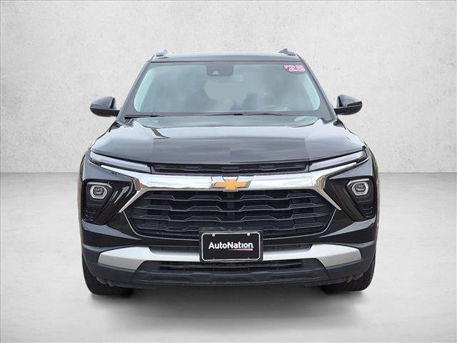 Used 2025 Chevrolet TrailBlazer LT AWD/4WD image 2