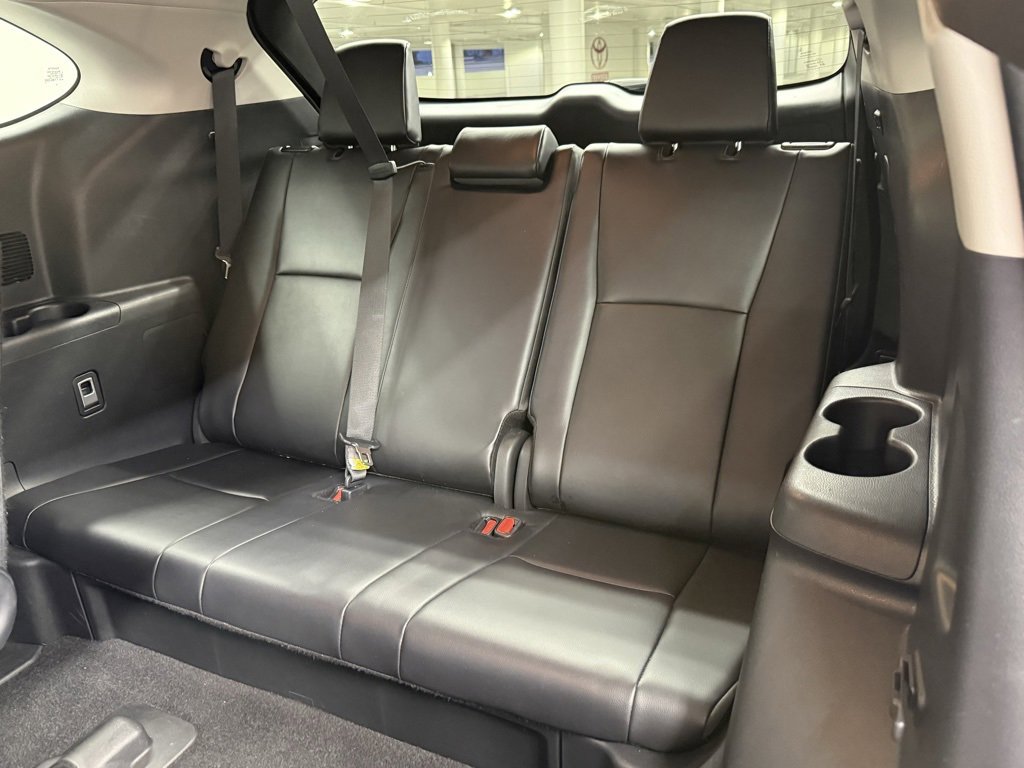 Used 2024 Toyota Highlander LE image 37
