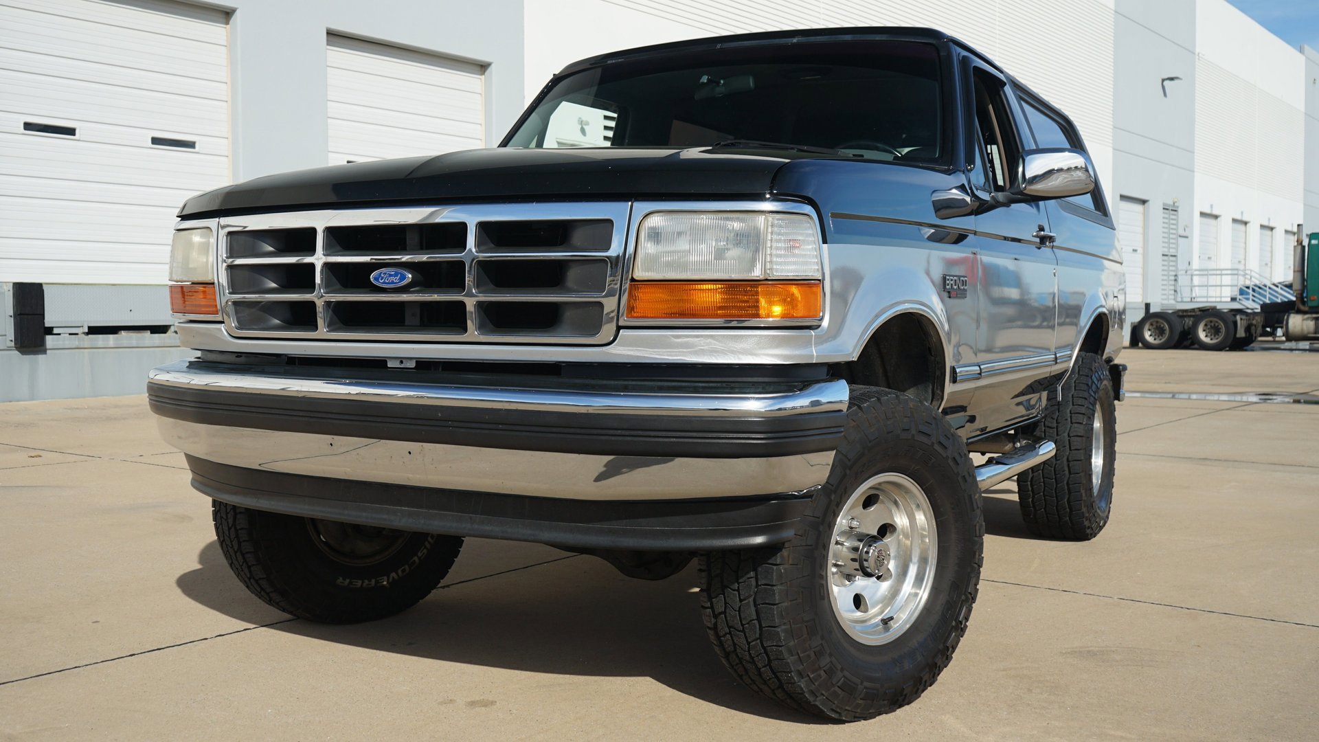 Used 1995 Ford Bronco XLT image 3