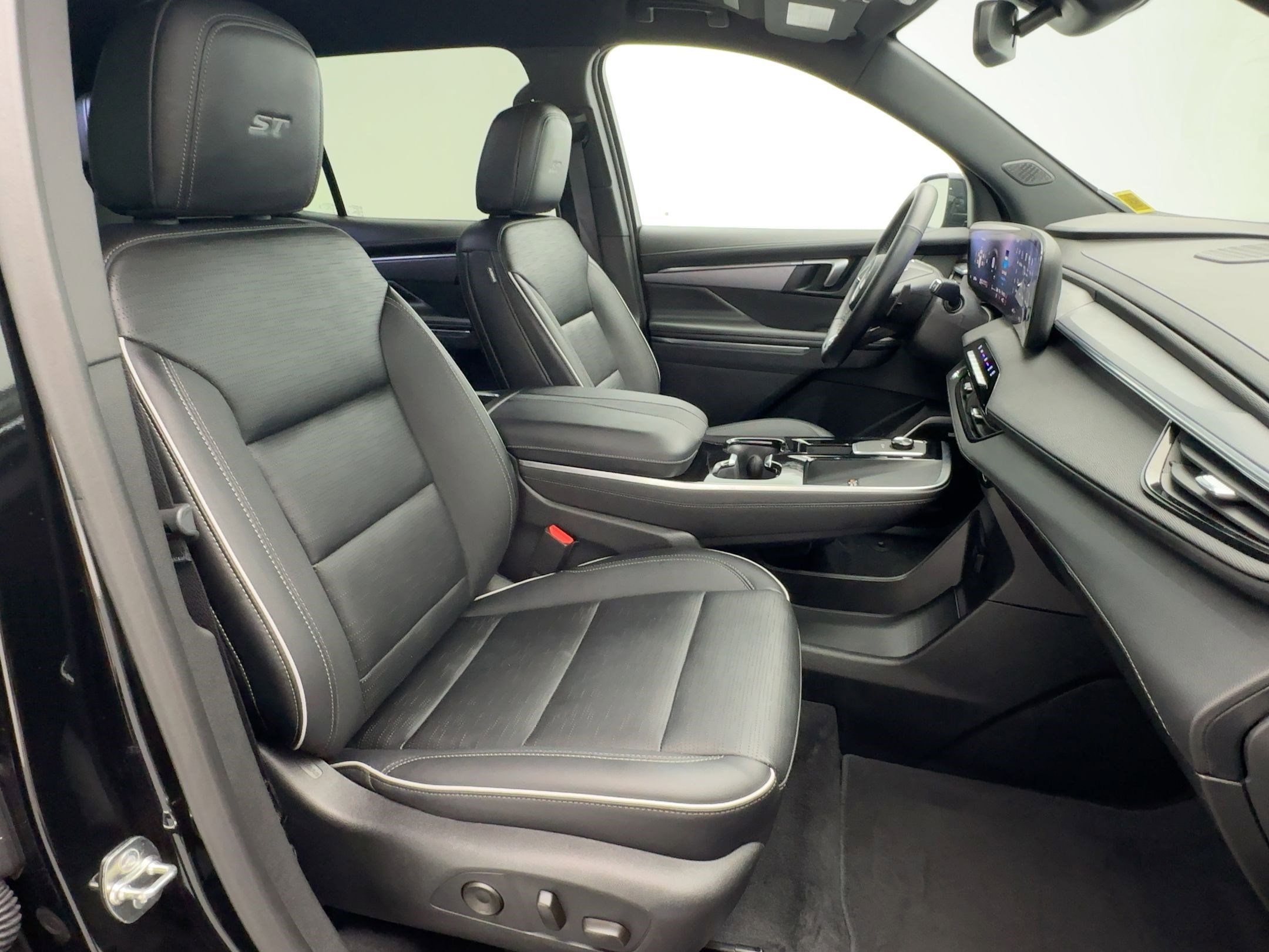 Used 2025 Buick Enclave Sport Touring image 29