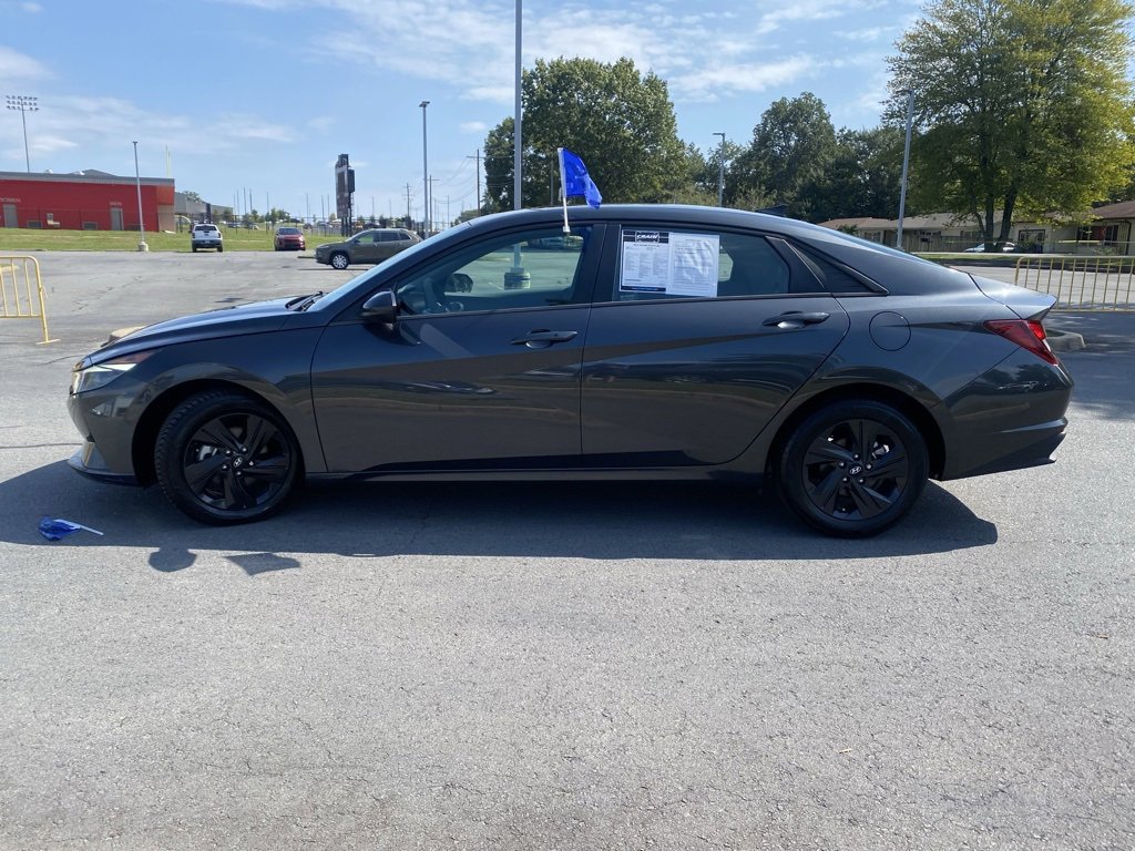 Used 2023 Hyundai Elantra SEL w/ Preferred Accessory Package image 4