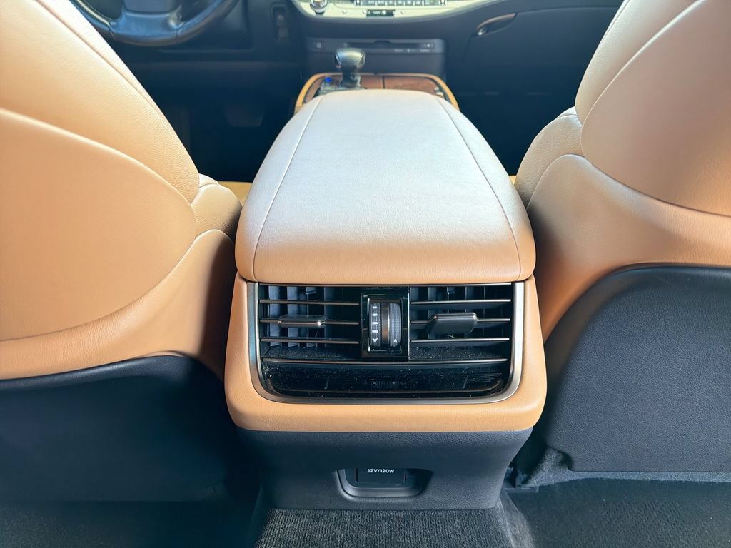Used 2021 Lexus LS 500 w/ Accessory Package (Z2) RWD image 18