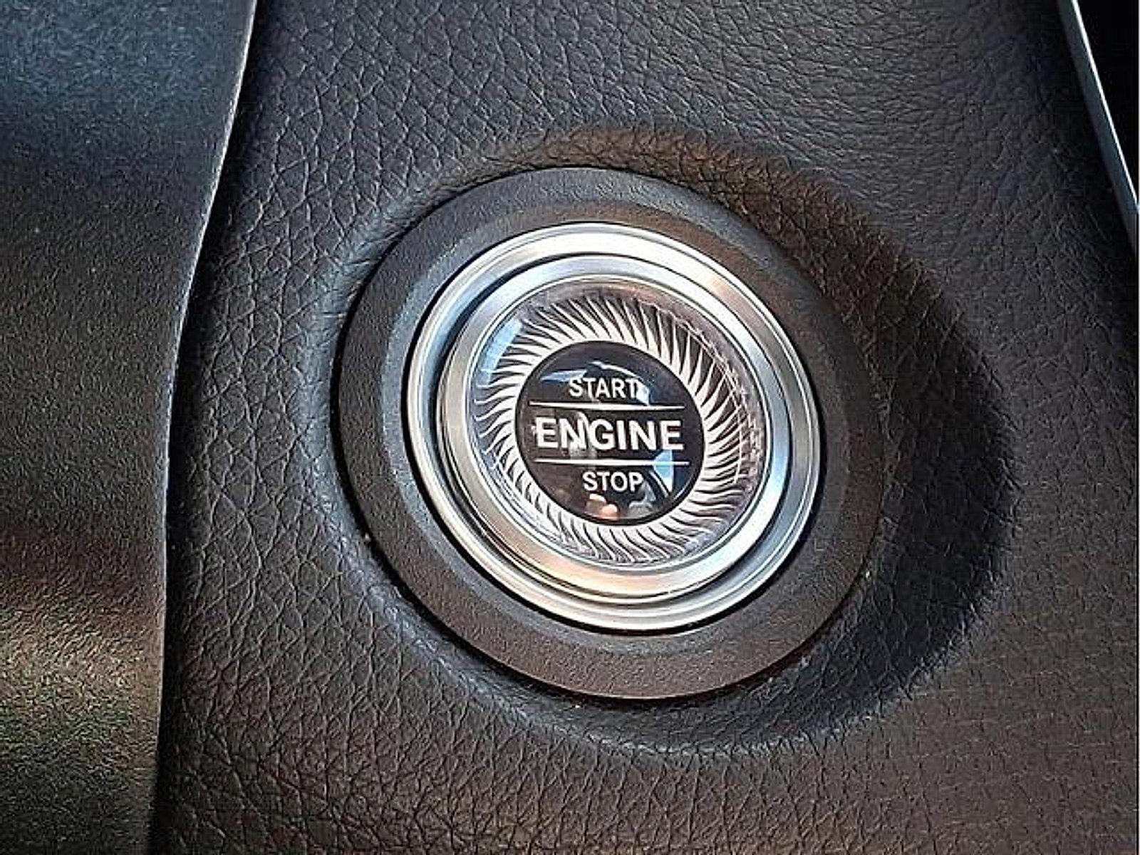 Used 2020 Mercedes-Benz GLC 300 4MATIC image 26