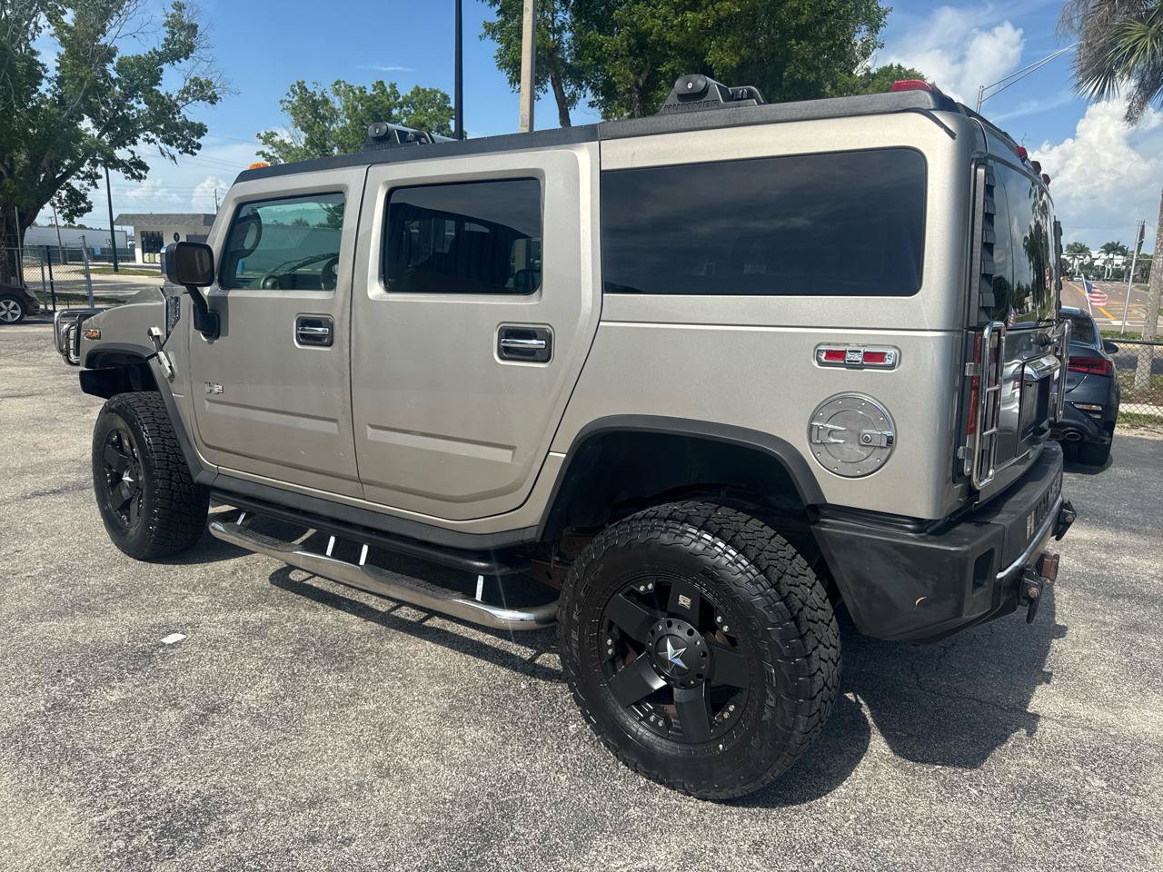 Used 2004 HUMMER H2 w/ Preferred Equipment Group AWD/4WD image 7