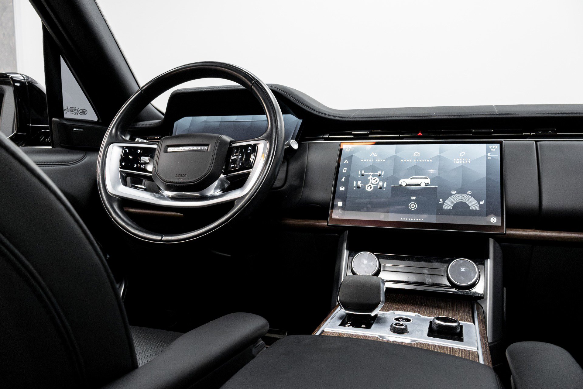 Used 2023 Land Rover Range Rover Long Wheelbase SE image 29