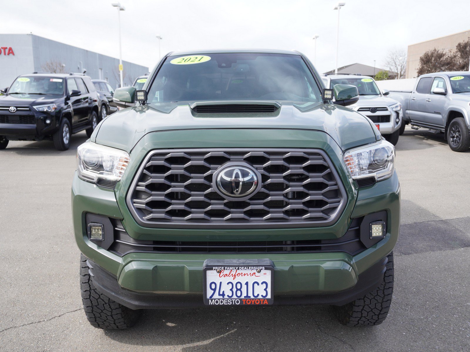 Used 2021 Toyota Tacoma TRD Sport w/ TRD Premium Sport Package image 8