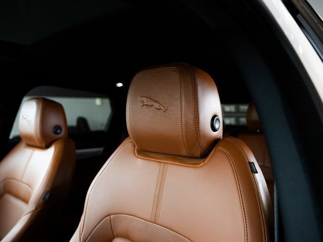 Used 2023 Jaguar F-PACE R-Dynamic S image 14