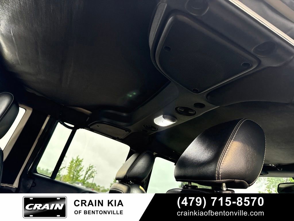Used 2015 Jeep Wrangler Unlimited Rubicon AWD/4WD image 16