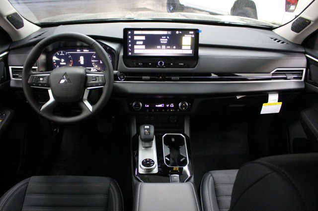 New 2026 Mitsubishi Outlander SE image 20