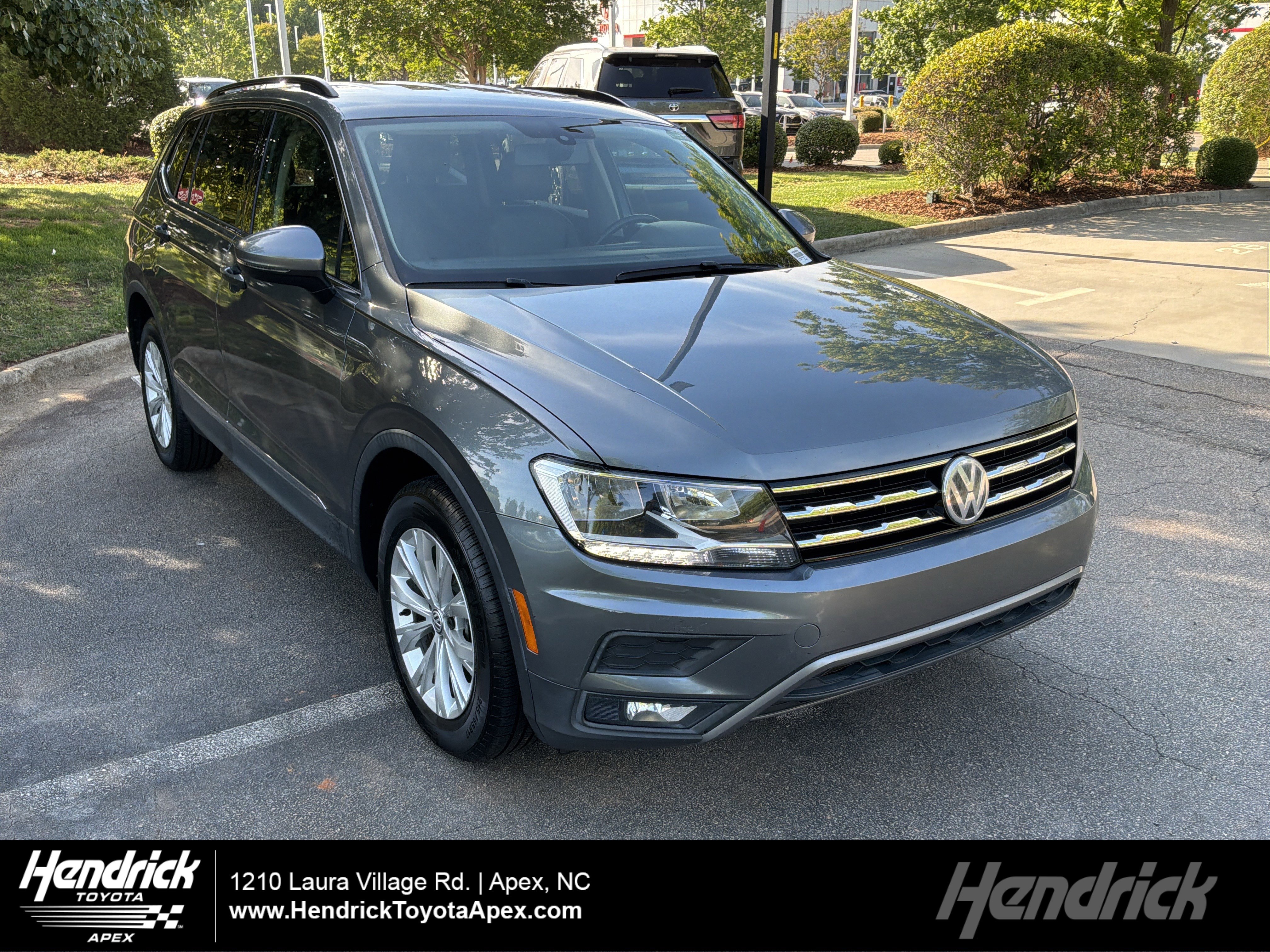 Used 2018 Volkswagen Tiguan SE AWD/4WD image 1
