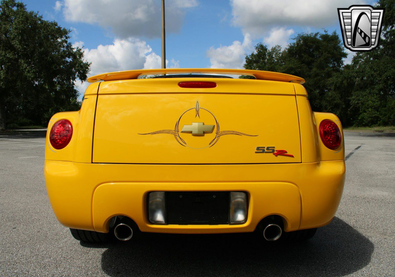 Used 2005 Chevrolet SSR w/ Preferred Equipment Group image 13