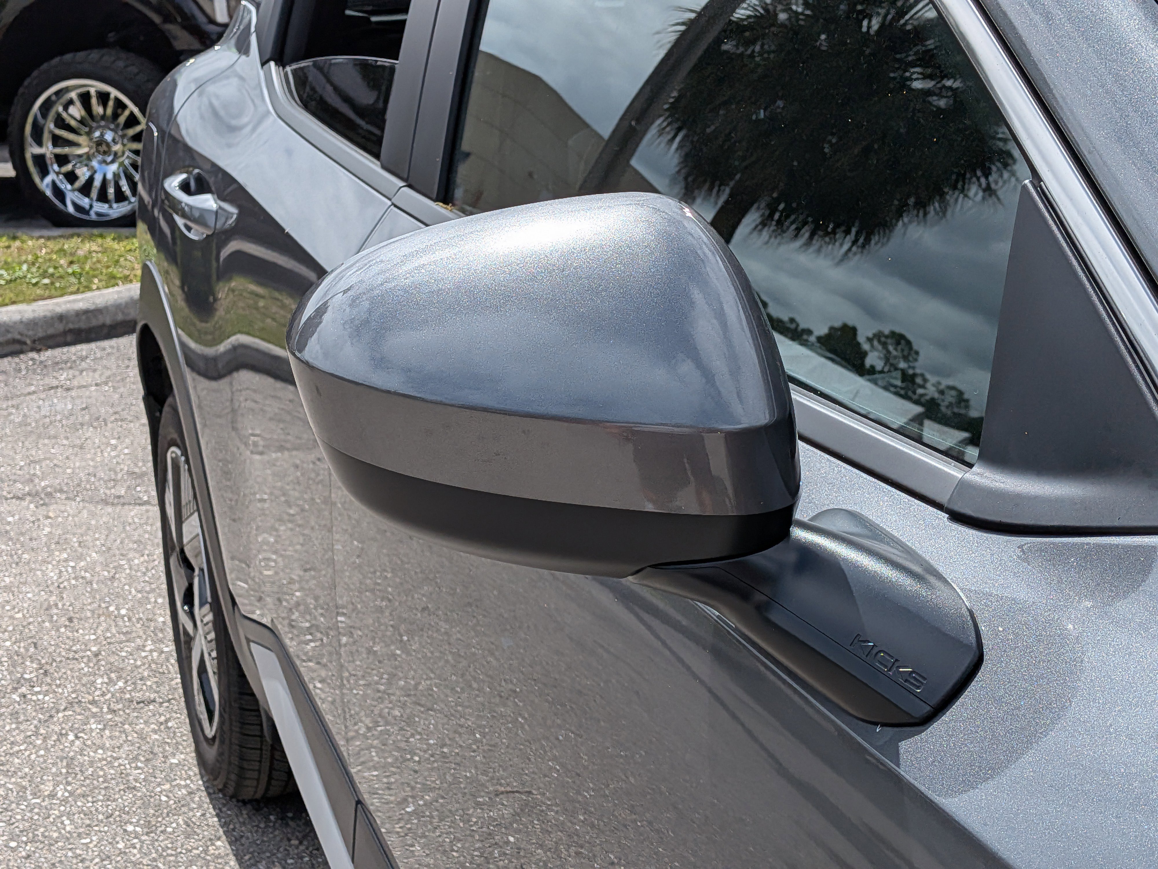 Used 2025 Nissan Kicks SV image 12