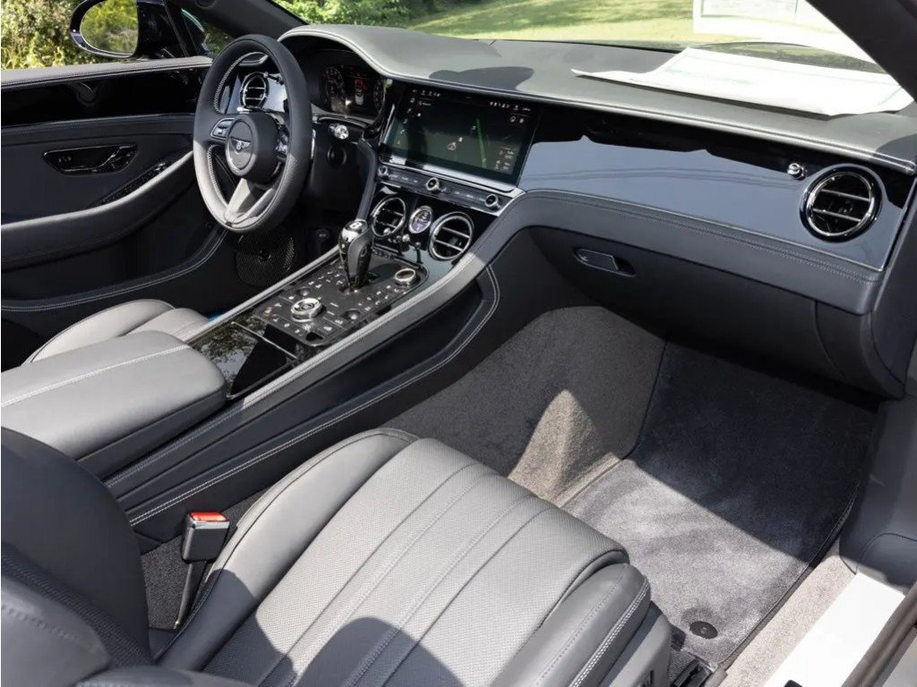 Certified 2025 Bentley Continental GTC AWD/4WD image 50