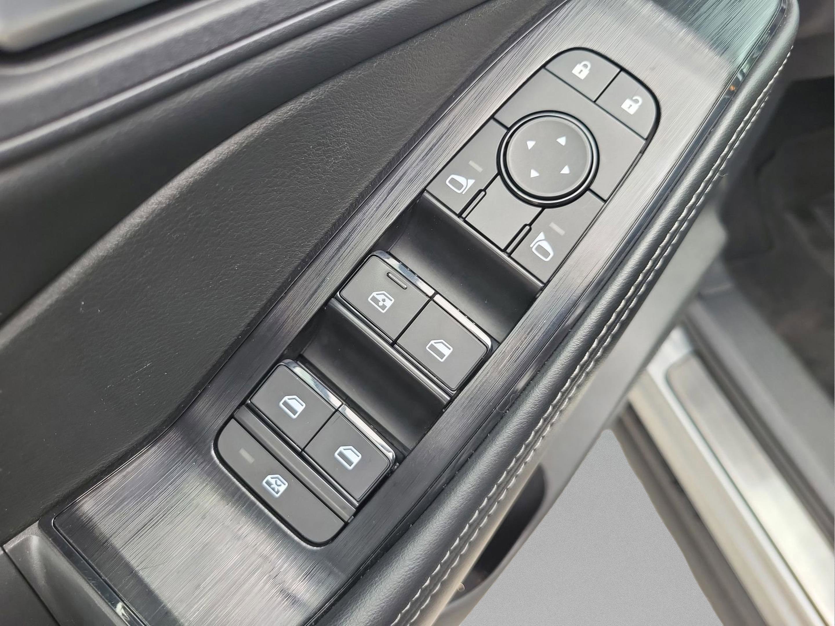 Used 2023 Nissan Rogue SV w/ SV Premium Package AWD/4WD image 16