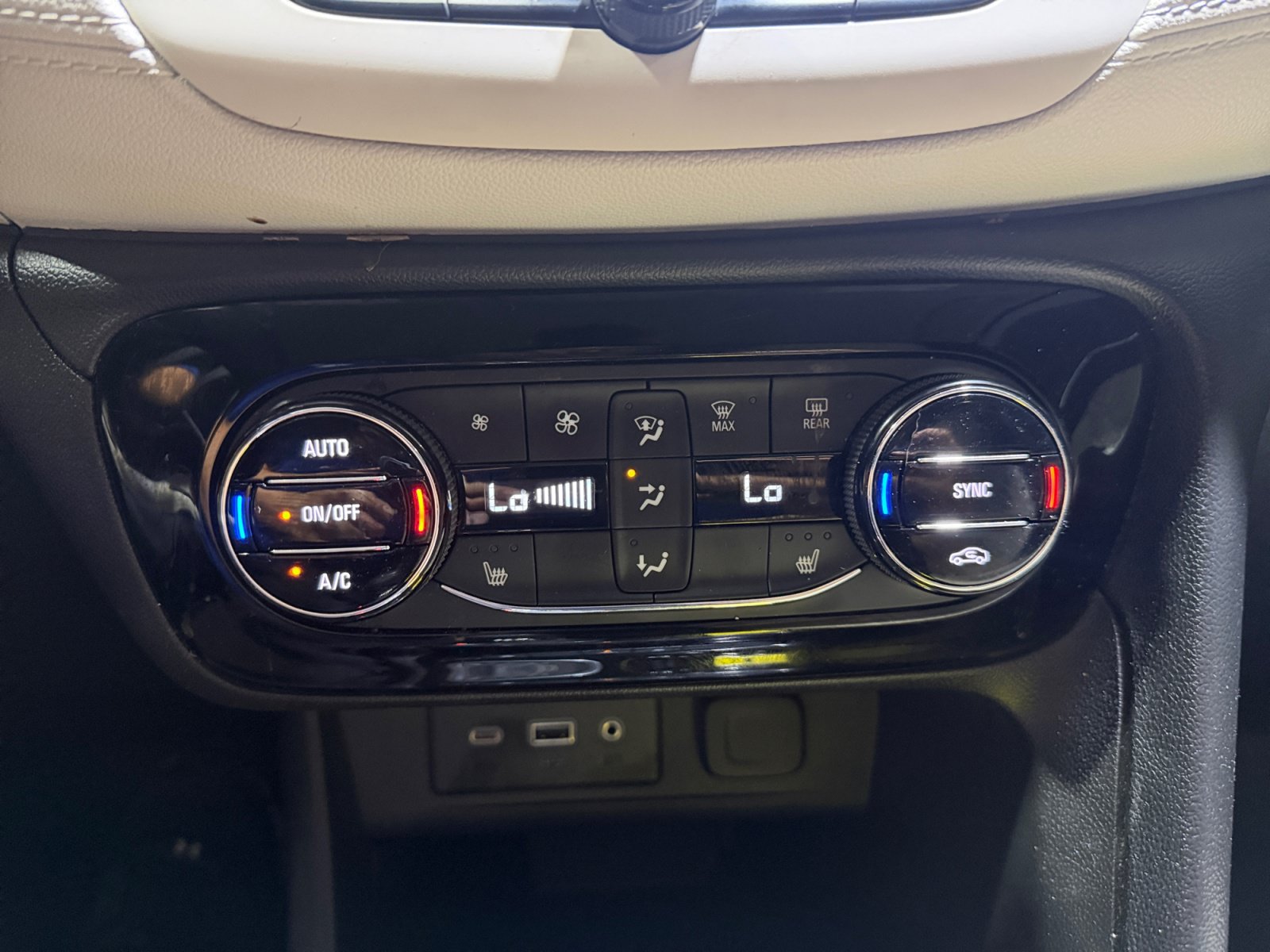 Used 2022 Buick Encore GX Select FWD image 25