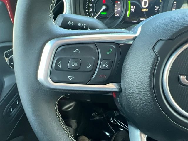 Used 2025 Jeep Wrangler Unlimited Sahara AWD/4WD image 8